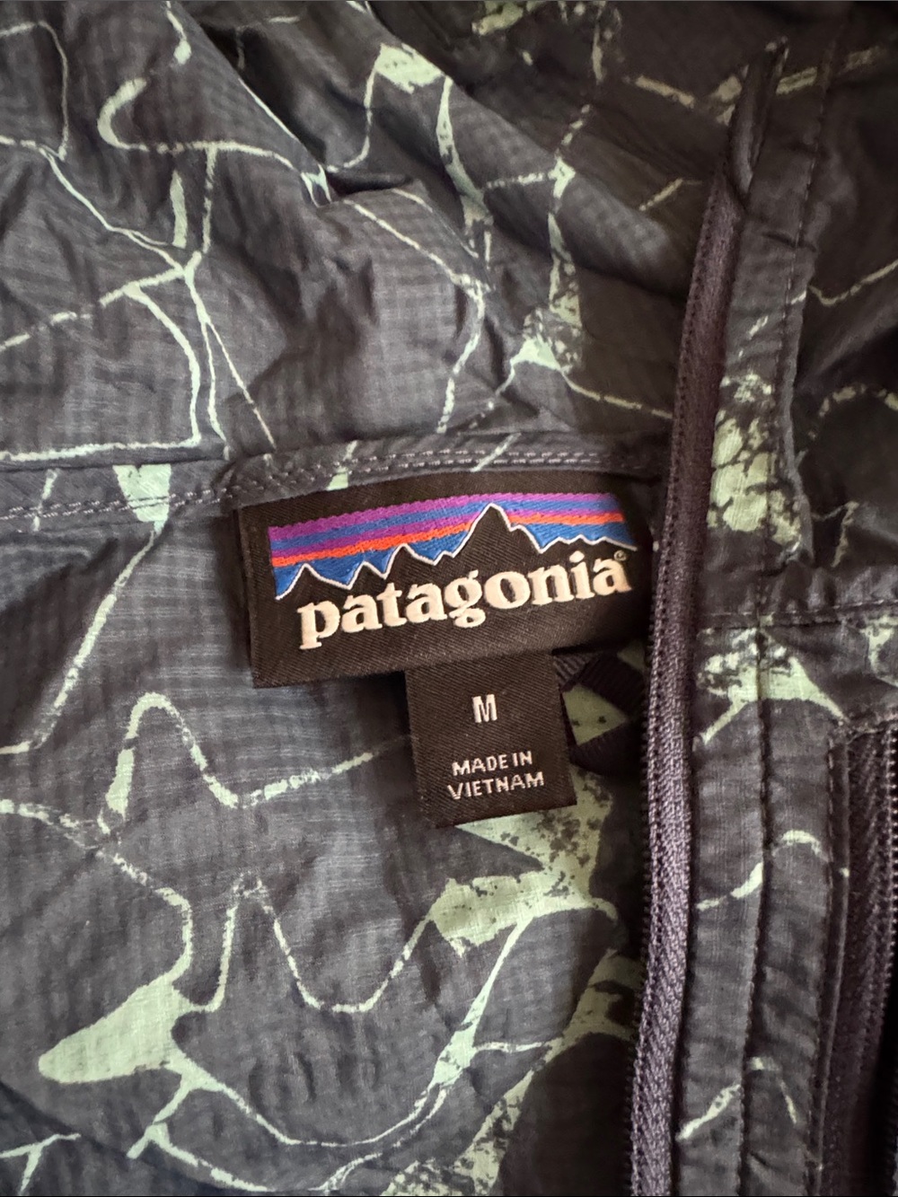 Patagonia Black Hooded Jacket with Mint Marble Print - Picture 2 of 3